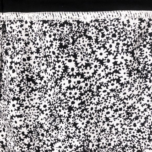 Lululemon Run Times Shorts 4" in Ditsy Daisy White - Picture 5 of 11